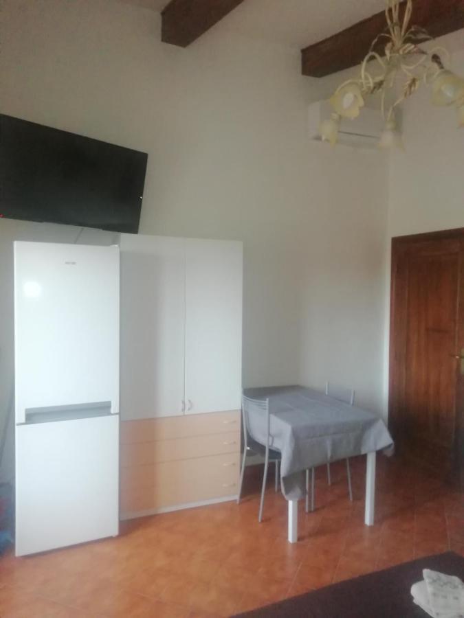 Villa Giuliana Stanze Con Bagno Interno In Villa A 350 Mt Spiaggia Libera Lido Delle Sirene Anzio Luaran gambar