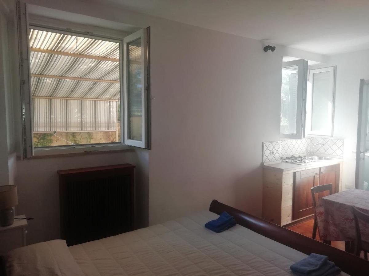 Villa Giuliana Stanze Con Bagno Interno In Villa A 350 Mt Spiaggia Libera Lido Delle Sirene Anzio Luaran gambar