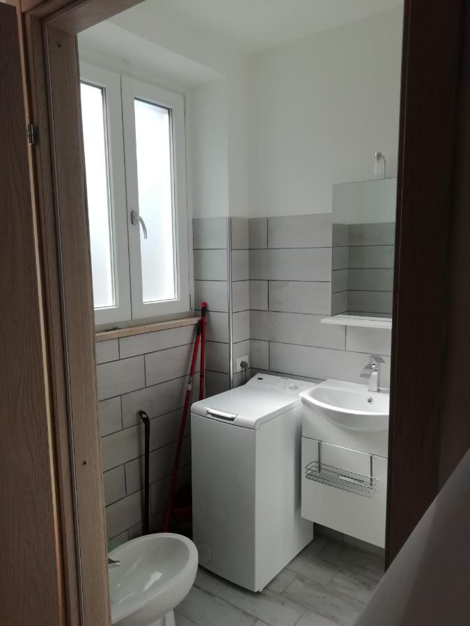 Villa Giuliana Stanze Con Bagno Interno In Villa A 350 Mt Spiaggia Libera Lido Delle Sirene Anzio Luaran gambar