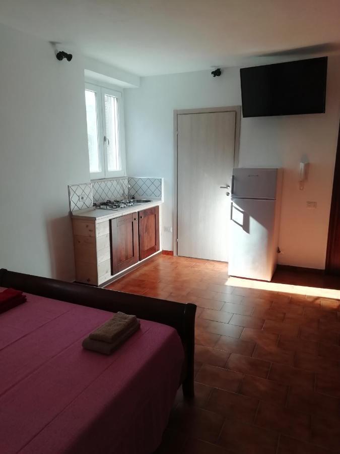 Villa Giuliana Stanze Con Bagno Interno In Villa A 350 Mt Spiaggia Libera Lido Delle Sirene Anzio Luaran gambar