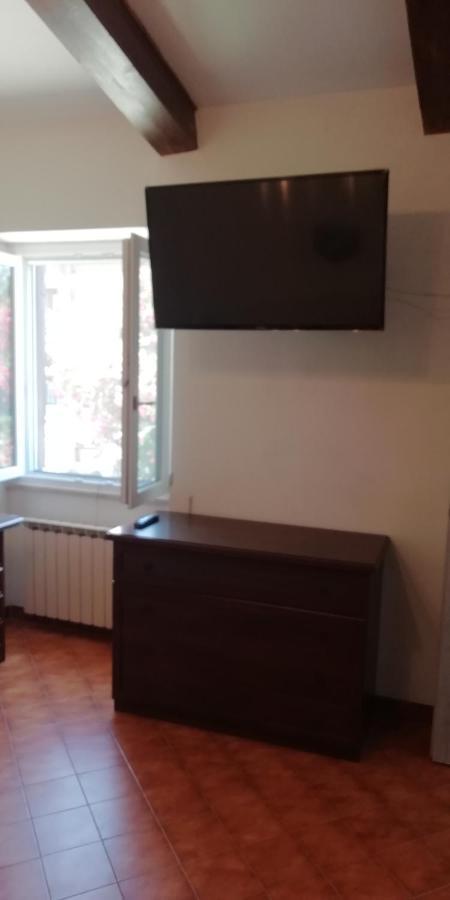 Villa Giuliana Stanze Con Bagno Interno In Villa A 350 Mt Spiaggia Libera Lido Delle Sirene Anzio Luaran gambar