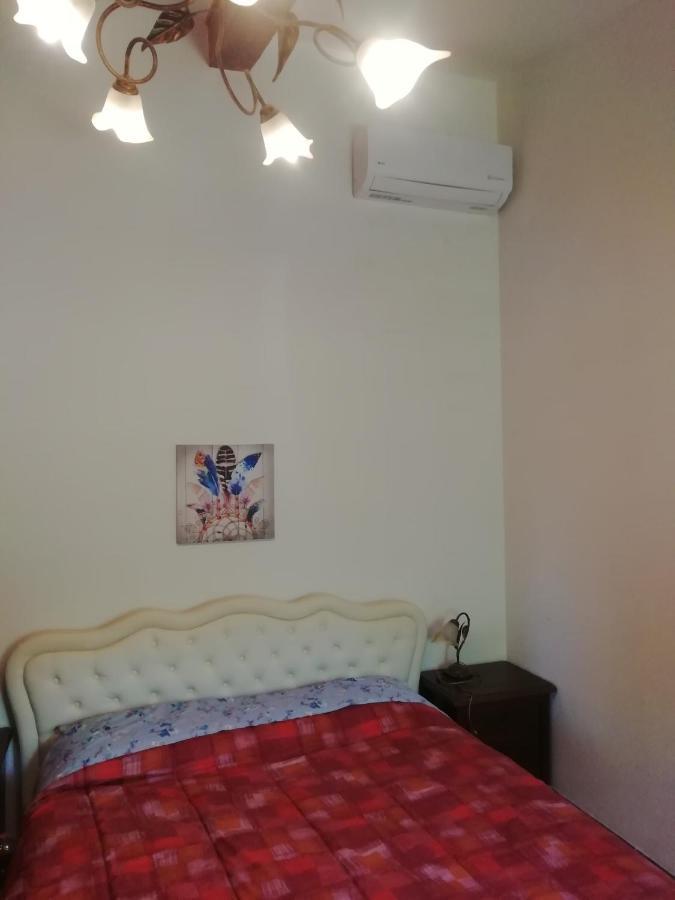 Villa Giuliana Stanze Con Bagno Interno In Villa A 350 Mt Spiaggia Libera Lido Delle Sirene Anzio Luaran gambar