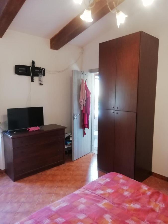 Villa Giuliana Stanze Con Bagno Interno In Villa A 350 Mt Spiaggia Libera Lido Delle Sirene Anzio Luaran gambar