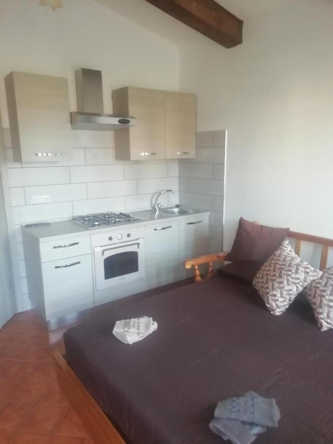Villa Giuliana Stanze Con Bagno Interno In Villa A 350 Mt Spiaggia Libera Lido Delle Sirene Anzio Luaran gambar