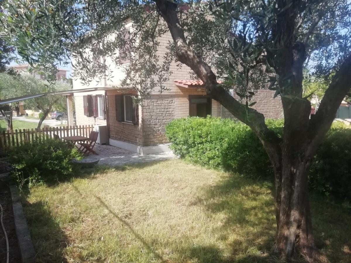Villa Giuliana Stanze Con Bagno Interno In Villa A 350 Mt Spiaggia Libera Lido Delle Sirene Anzio Luaran gambar