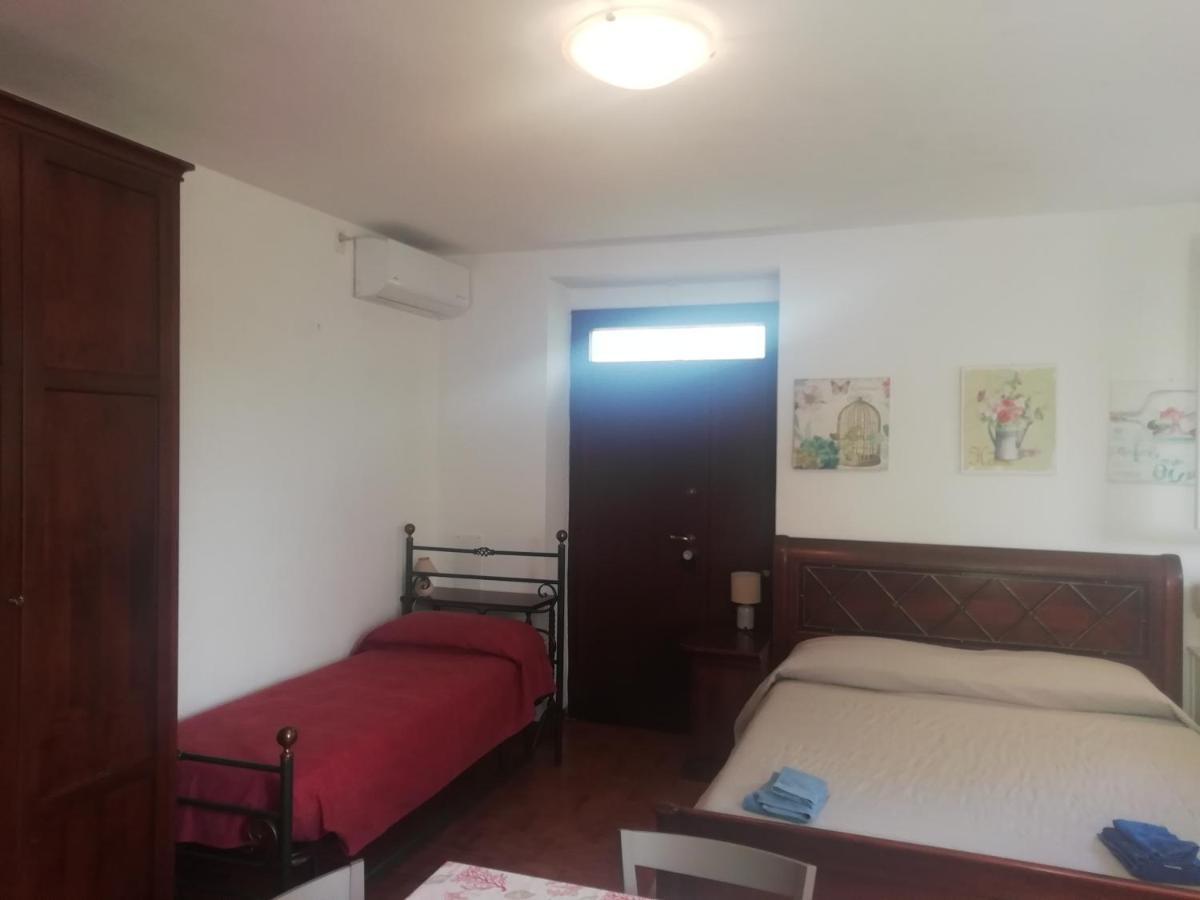 Villa Giuliana Stanze Con Bagno Interno In Villa A 350 Mt Spiaggia Libera Lido Delle Sirene Anzio Luaran gambar