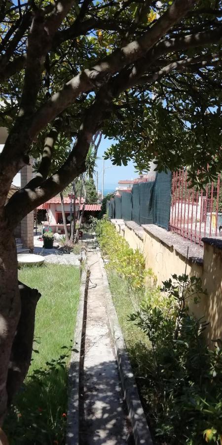 Villa Giuliana Stanze Con Bagno Interno In Villa A 350 Mt Spiaggia Libera Lido Delle Sirene Anzio Luaran gambar