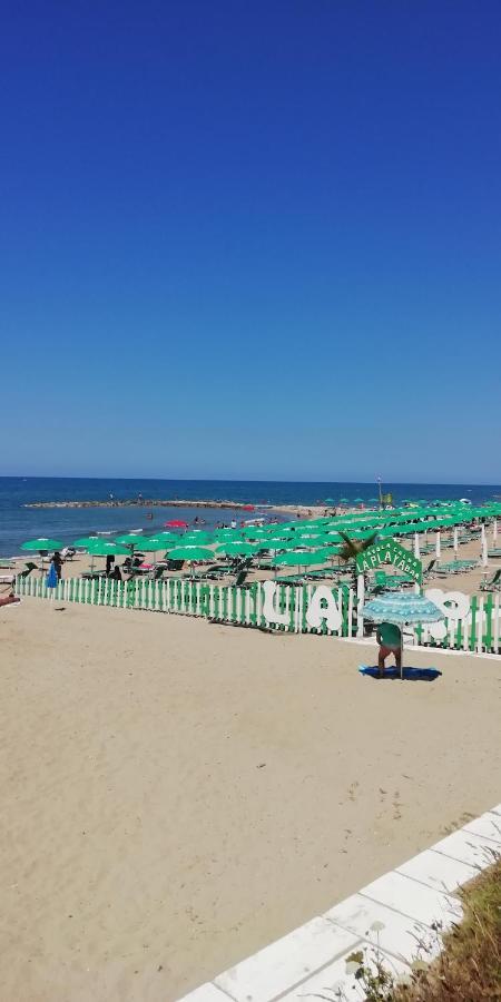 Villa Giuliana Stanze Con Bagno Interno In Villa A 350 Mt Spiaggia Libera Lido Delle Sirene Anzio Luaran gambar