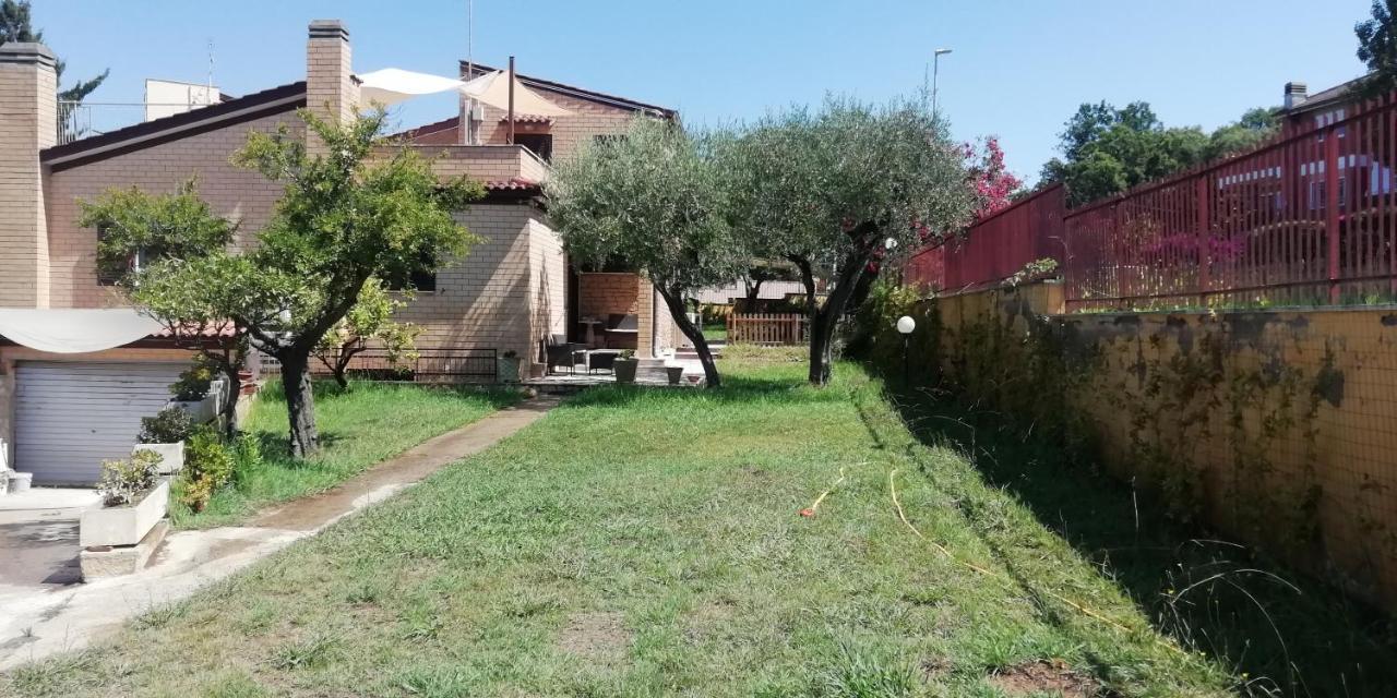 Villa Giuliana Stanze Con Bagno Interno In Villa A 350 Mt Spiaggia Libera Lido Delle Sirene Anzio Luaran gambar