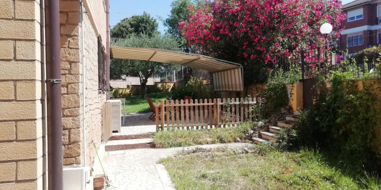Villa Giuliana Stanze Con Bagno Interno In Villa A 350 Mt Spiaggia Libera Lido Delle Sirene Anzio Luaran gambar
