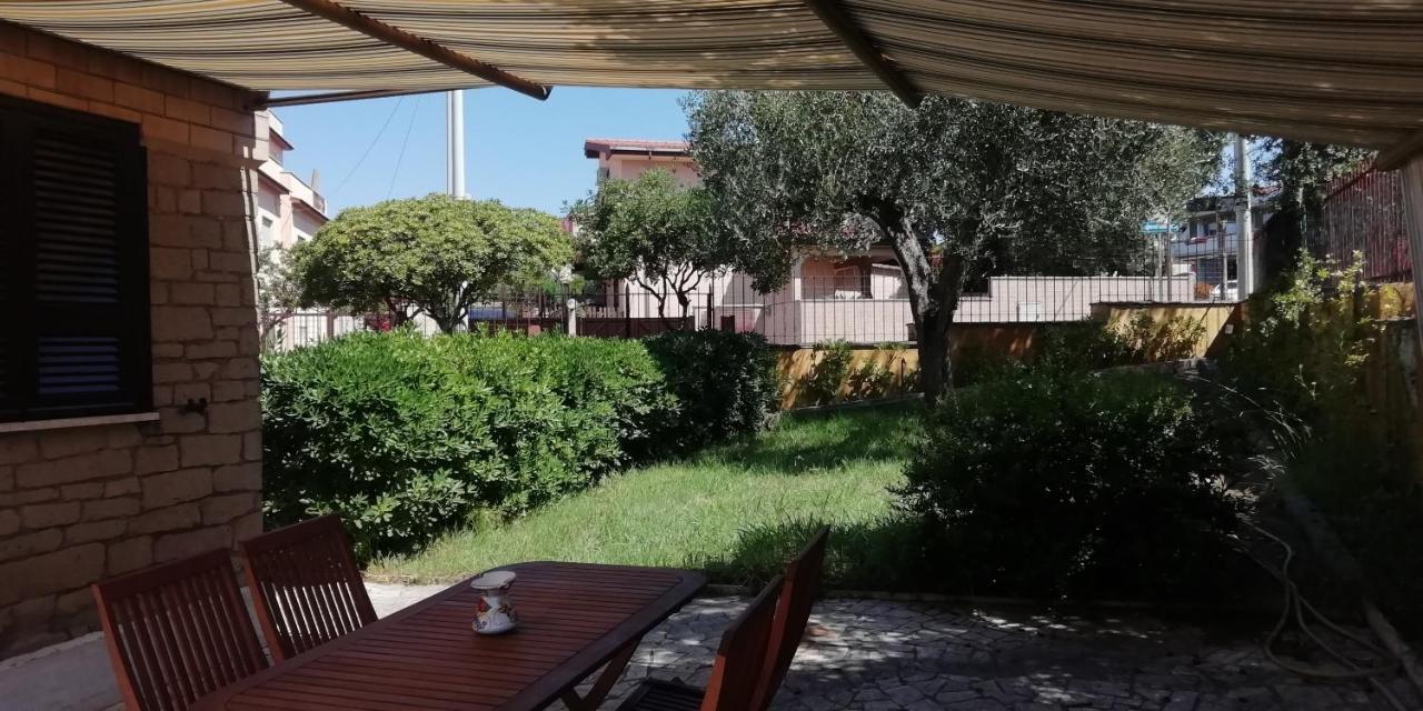 Villa Giuliana Stanze Con Bagno Interno In Villa A 350 Mt Spiaggia Libera Lido Delle Sirene Anzio Luaran gambar