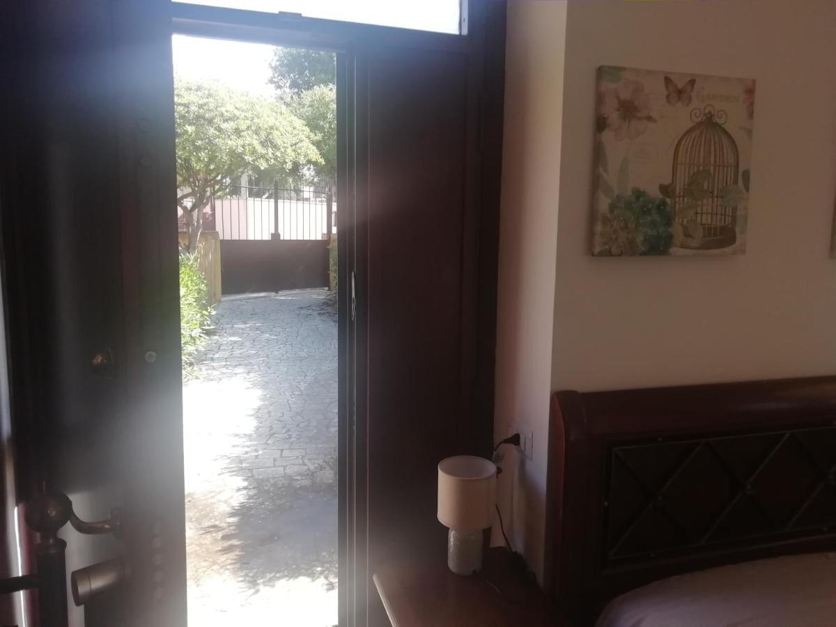 Villa Giuliana Stanze Con Bagno Interno In Villa A 350 Mt Spiaggia Libera Lido Delle Sirene Anzio Luaran gambar