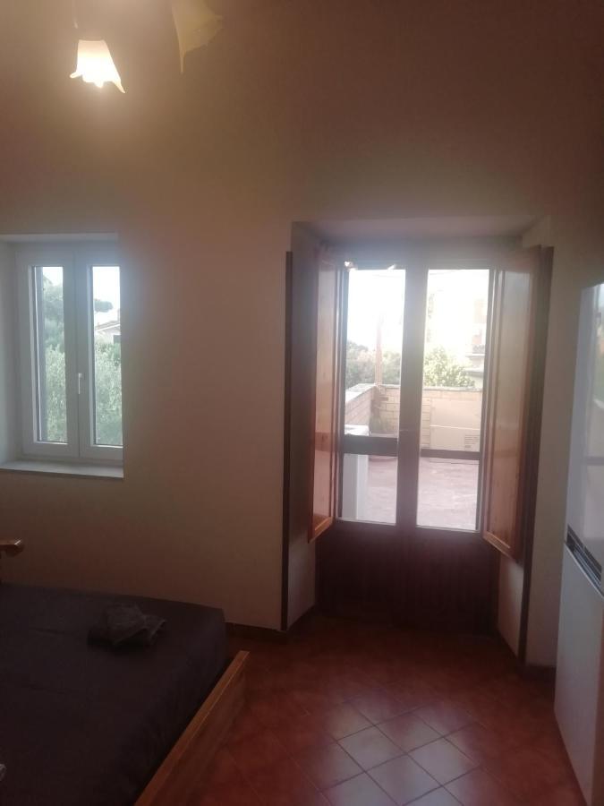 Villa Giuliana Stanze Con Bagno Interno In Villa A 350 Mt Spiaggia Libera Lido Delle Sirene Anzio Luaran gambar