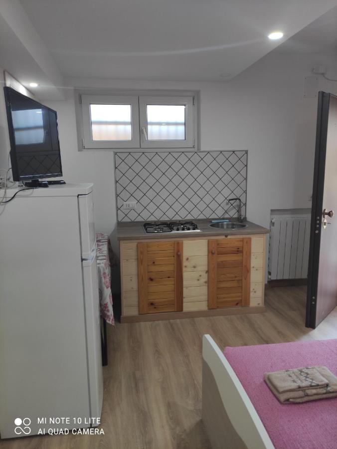 Villa Giuliana Stanze Con Bagno Interno In Villa A 350 Mt Spiaggia Libera Lido Delle Sirene Anzio Luaran gambar