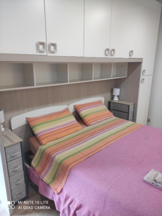 Villa Giuliana Stanze Con Bagno Interno In Villa A 350 Mt Spiaggia Libera Lido Delle Sirene Anzio Luaran gambar