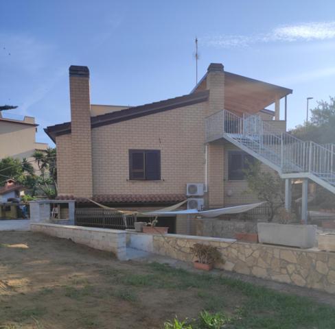 Villa Giuliana Stanze Con Bagno Interno In Villa A 350 Mt Spiaggia Libera Lido Delle Sirene Anzio Luaran gambar