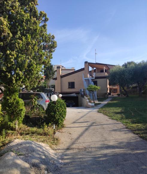 Villa Giuliana Stanze Con Bagno Interno In Villa A 350 Mt Spiaggia Libera Lido Delle Sirene Anzio Luaran gambar
