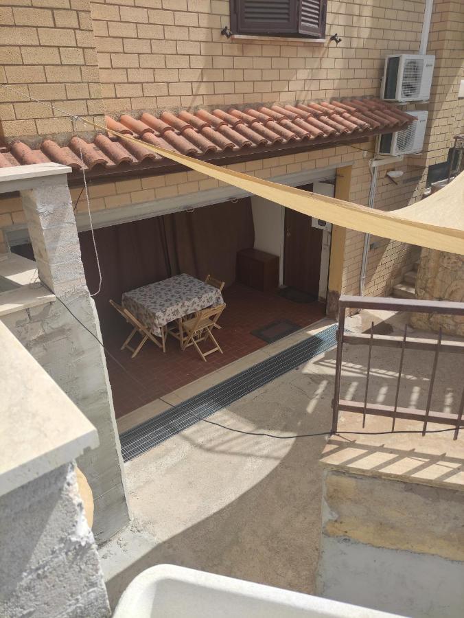 Villa Giuliana Stanze Con Bagno Interno In Villa A 350 Mt Spiaggia Libera Lido Delle Sirene Anzio Luaran gambar