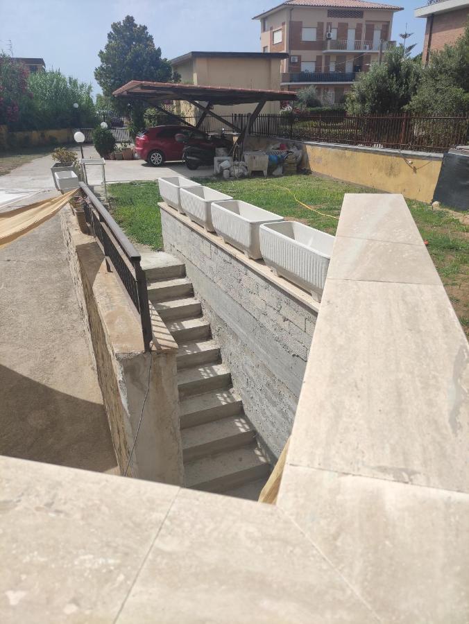 Villa Giuliana Stanze Con Bagno Interno In Villa A 350 Mt Spiaggia Libera Lido Delle Sirene Anzio Luaran gambar