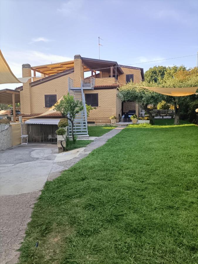 Villa Giuliana Stanze Con Bagno Interno In Villa A 350 Mt Spiaggia Libera Lido Delle Sirene Anzio Luaran gambar