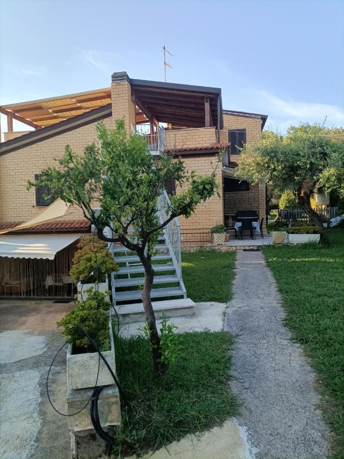 Villa Giuliana Stanze Con Bagno Interno In Villa A 350 Mt Spiaggia Libera Lido Delle Sirene Anzio Luaran gambar
