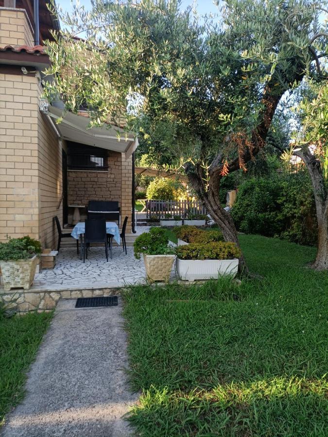 Villa Giuliana Stanze Con Bagno Interno In Villa A 350 Mt Spiaggia Libera Lido Delle Sirene Anzio Luaran gambar