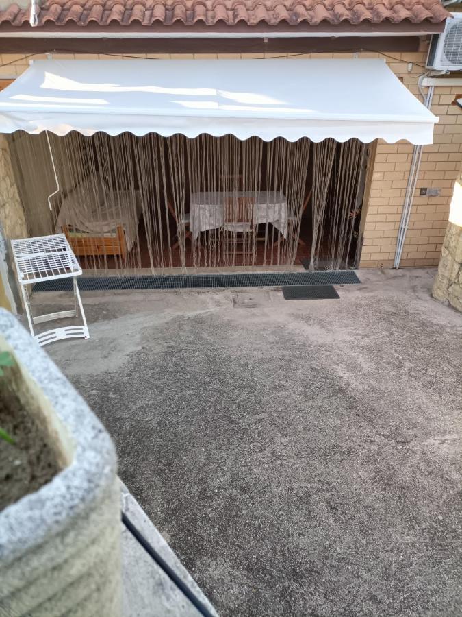 Villa Giuliana Stanze Con Bagno Interno In Villa A 350 Mt Spiaggia Libera Lido Delle Sirene Anzio Luaran gambar